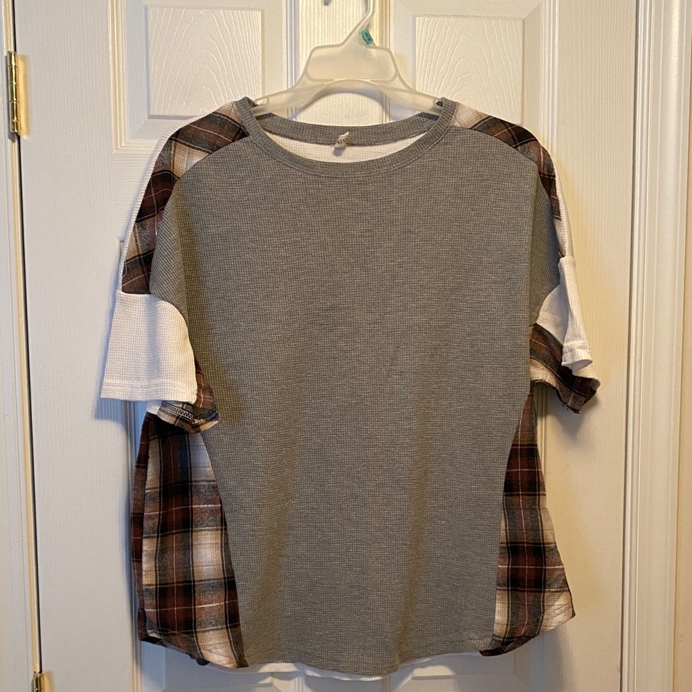 Evaless Plaid and Gray Top…size XL